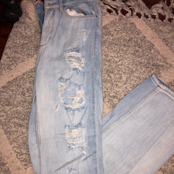 Guess 1981 High Rise Ripped Jeans - Picture 5 of 7